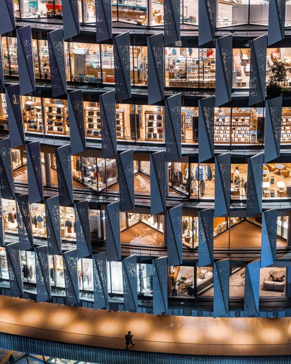 Visit_Japan's tweet photo. The Hanshin Department Store Umeda Main Store is a chic spot to enjoy an afternoon shopping across multiple floors, with delicious food offered in the basement level food hall known as Depachika! 😆🛍️
📸CREDIT: bumpnikkejupiter0412 https://t.co/fC2CwYPJmi
#VisitJapan #Depachika https://t.co/B3sw14WcII