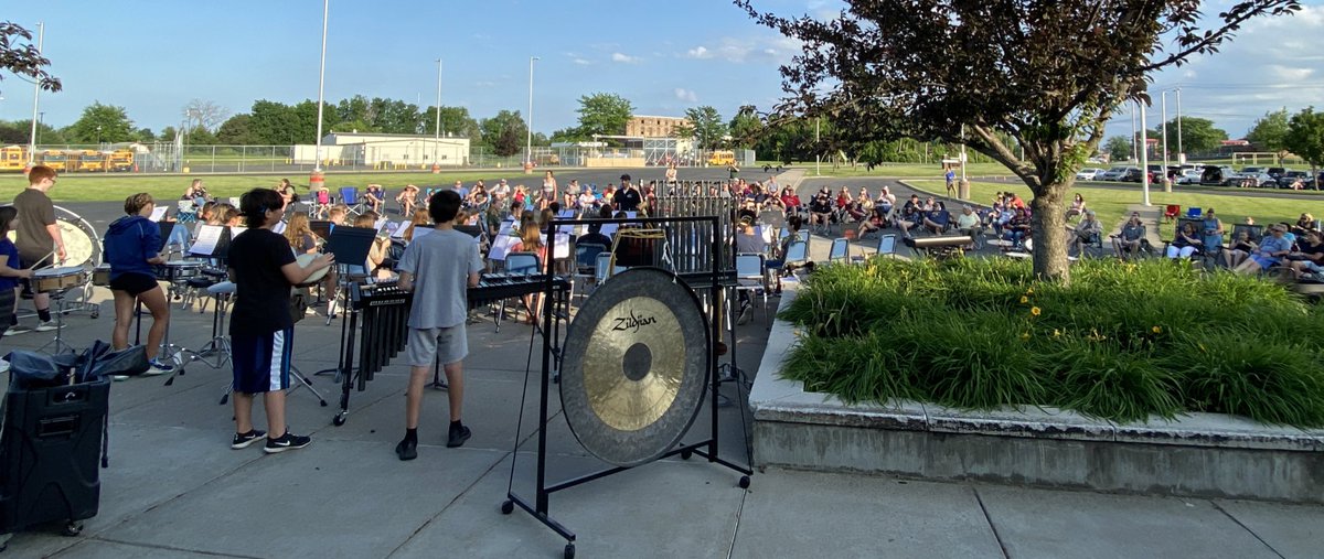 MWArtDept's tweet photo. What an awesome evening. Performances and Art-making along with a gallery of work from all of our kids. One Night Only was so much fun.  Thanks to everyone who helped make this night great for our student-artists! https://t.co/E2RGoZ9UPC