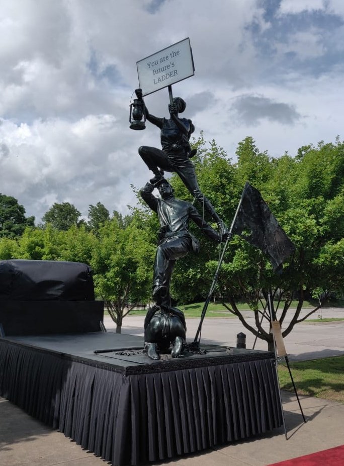 blankslatenft's tweet photo. We will be at the @RosaParksMuseum in Montgomery Alabama this Saturday the 18th for #juneteenth2022.
Please come out to experience the monument and support the movement.
#BLANKSLATEMONUMENT #CIVILRIGHTS #SOCIALJUSTICE #BlankSlateNFT #NFTs #NFTCommunity #rosaparks https://t.co/NGp8YTL81H