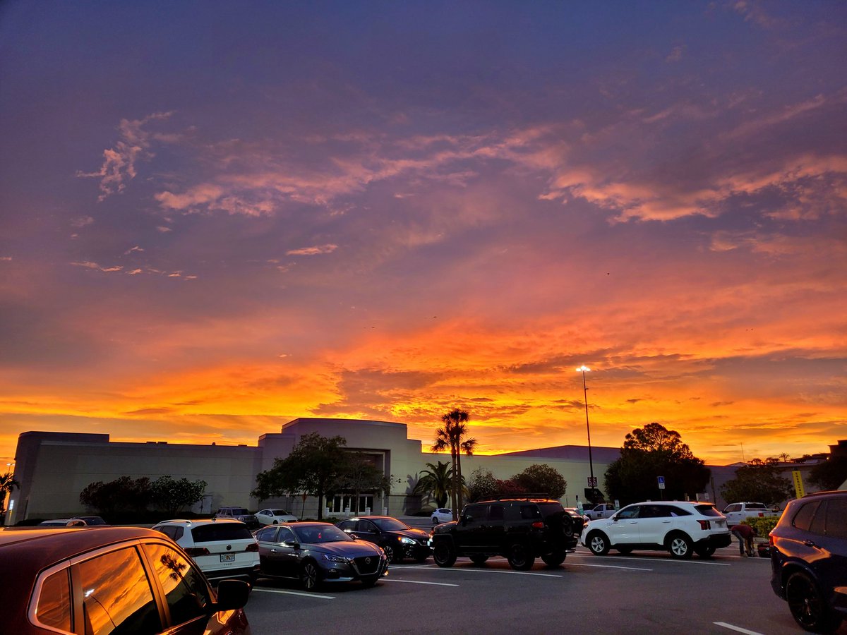 Another beautiful #sunset. Even if it is from the parking lot at work. 😄 #sunsetlover