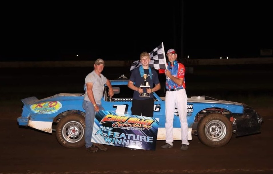 GARRETT VANNOSTER TAKES GOLD 🏆 Congratulations to Garrett, a top-tier driver sporting the Circuit Society & Chef 2 You logo, as he takes the checkered flag during the A-Feature at Caney Valley Speedway in Kansas! #Bitcoin #BinanceSmartChain #Racing @coinkit_ com 10 450 $btc