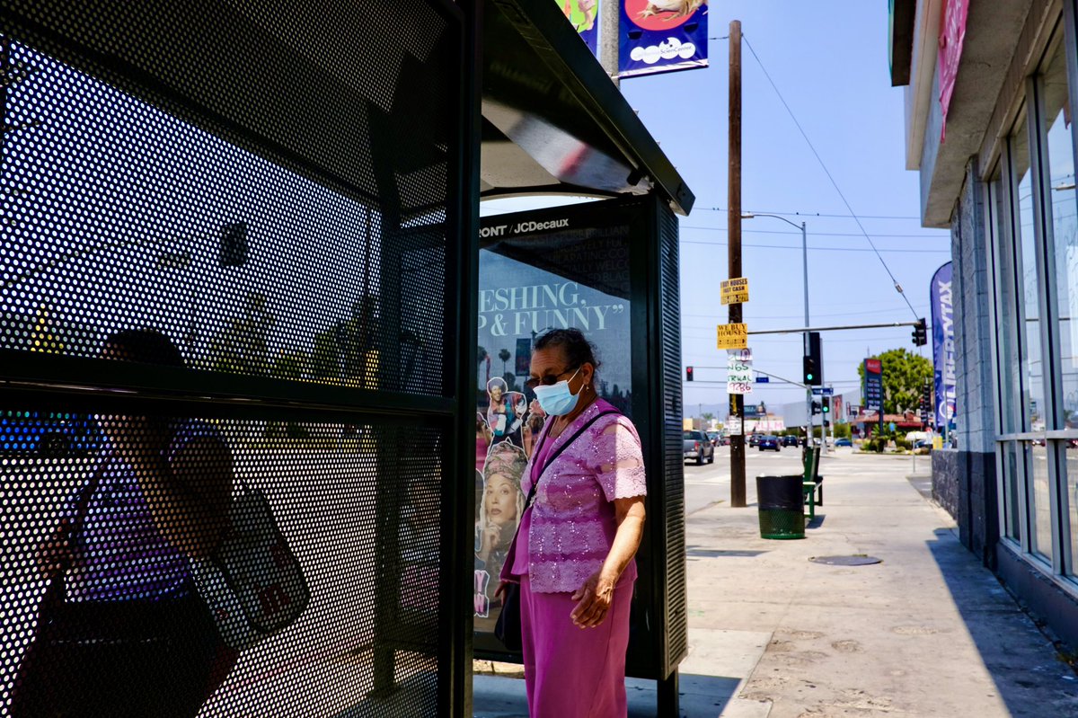 OutfrontDecaux's tweet photo. “On Wednesday’s we wear PINK” 📸✨

#commutersofla
#urbanphotography
#labusstops
#peopleonthebus https://t.co/xeJKjryWFd