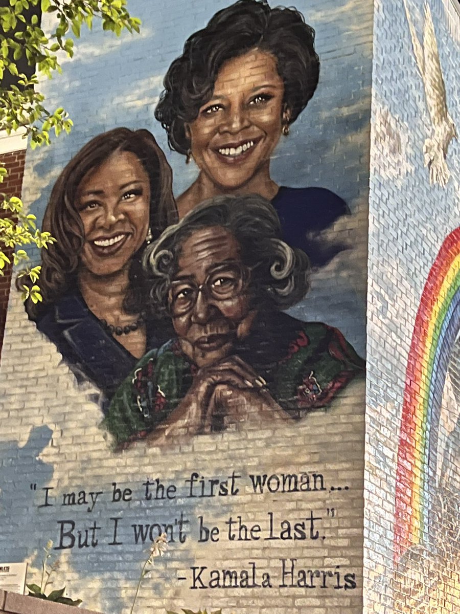 Just walked by this in West Hartford, CT… inspiring <a href="/WomenPowerTeam/">WomenPower</a> <a href="/westhartford/">West Hartford</a>