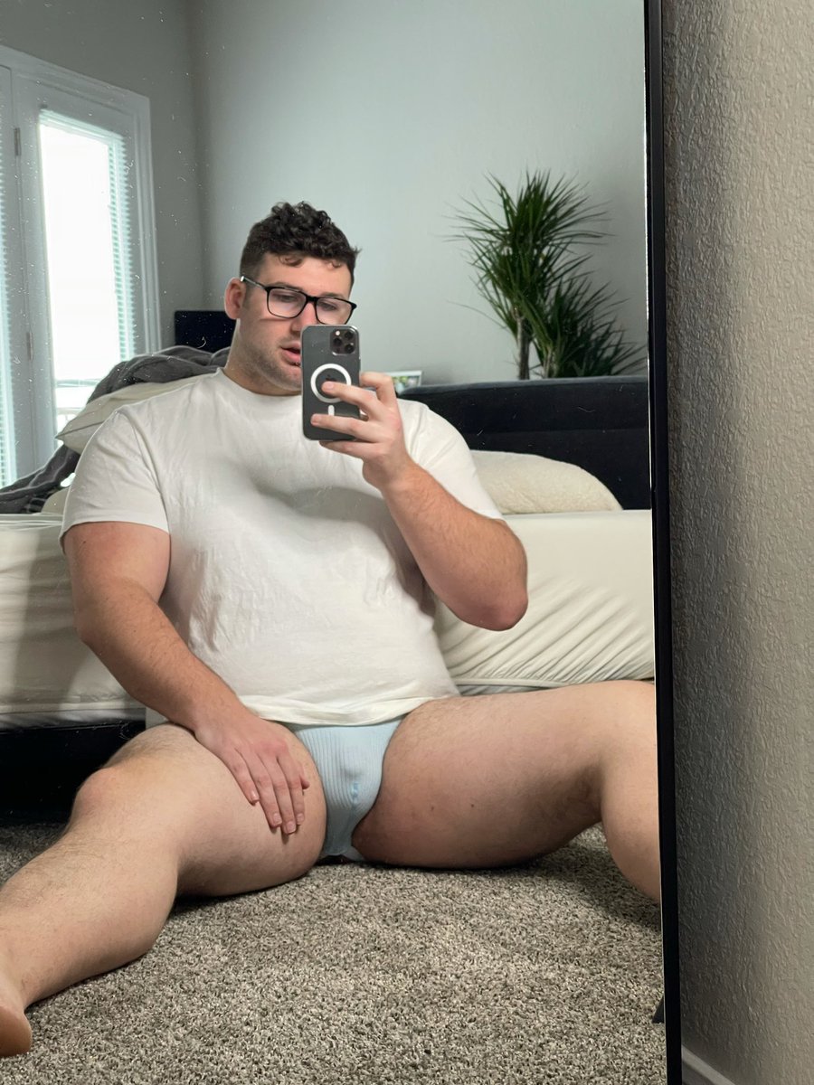 anthonygonnn's tweet photo. My therapist told me to not be so readily available.. and here i am being readily available. https://t.co/M83RhUluTK