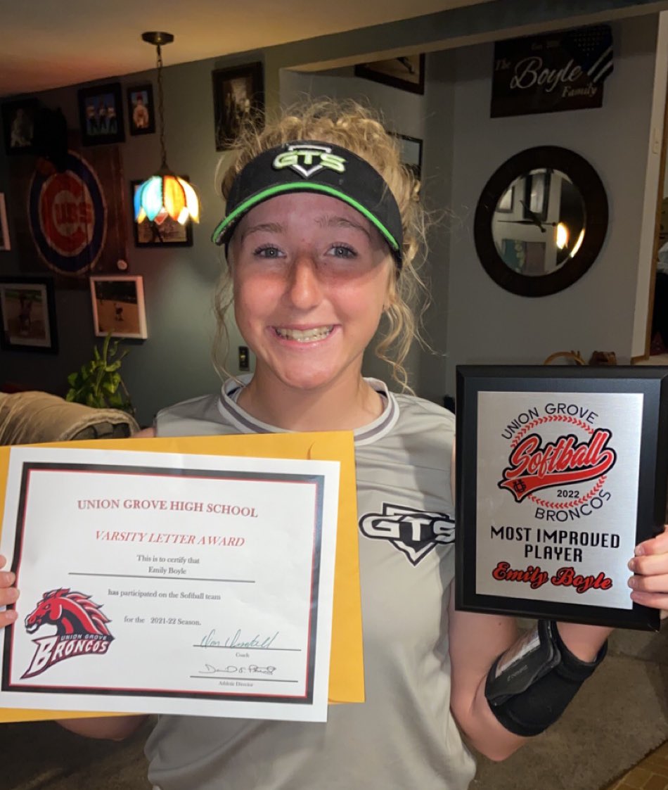 eboyle04's tweet photo. So happy to say I got 1st team all conference, honorable mention for county, WFSCA honorable mention, and most improved player from last year! @kuchta_sabrina @Edge_Softball @GTSBBSB @UGHSFASTPITCH @UWWSoftball @millikinsb @Softball_GU_ @IHartFastpitch @Los_Stuff @StriveSoftball https://t.co/c2pyu11o2D