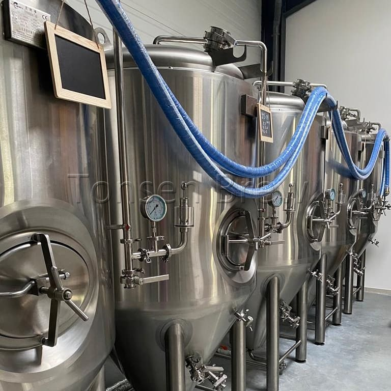 New brewhouse and fermentationtanks in Europe brewery. 
Nouvelle salle de brassage.
Tonsen factory is full of  beer equipment purchased by customers from all over the world capacity from 200L to 50,000L. All goods can be  OEM customized fabrication. 
Email: info@tonsenbrew.com