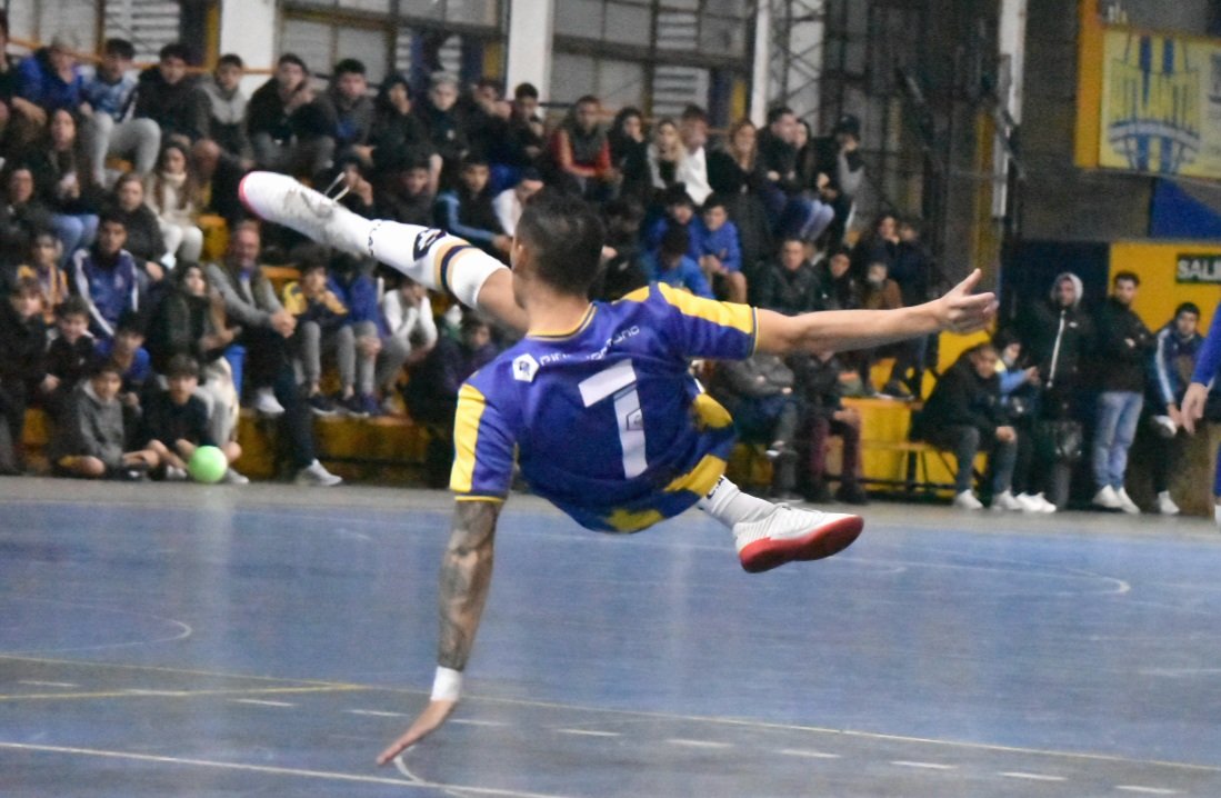El #Futsal empató 1-1 con Banfield en la sede 🟡🔵

El equipo que conduce Fabián López sumó una unidad y llegó a las 20 en el campeonato ⚽