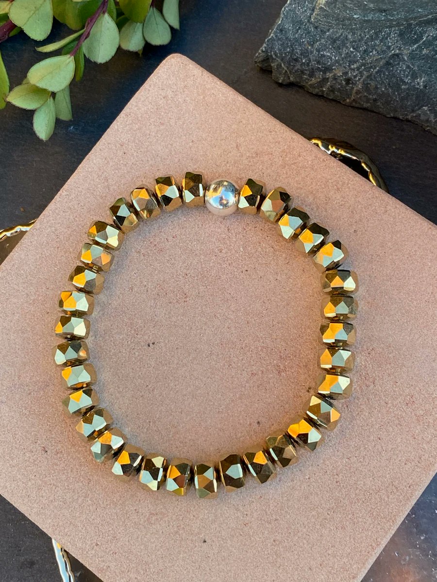 StudioBBdesigns's tweet image. Stay golden ✨ 

Shop Now: studiobbdesigns.com/collections/go…

#stackoftheday #armparty #armstack #bracelets #beadedbracelet #stretchbracelets #armcandy #wristwear #studiobbdesigns