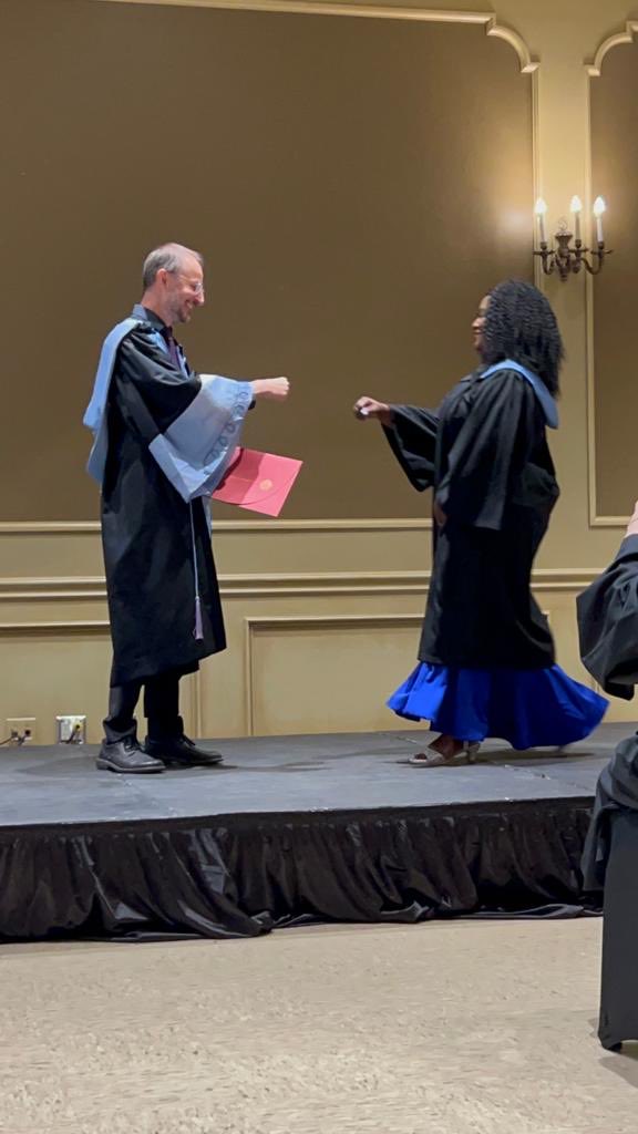 Officiellement enseignante au Canada. Merci mon Dieu.