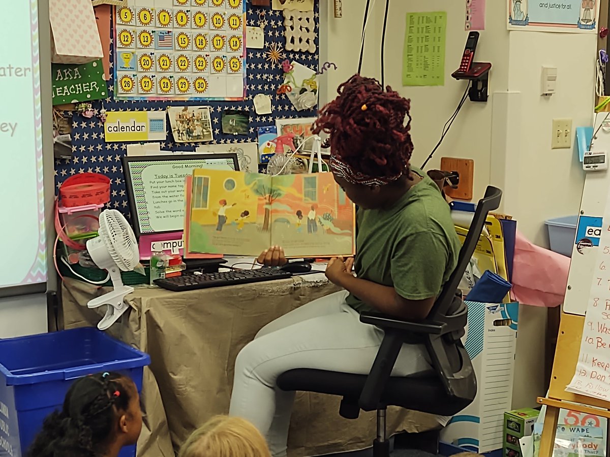 mmiller_ms's tweet photo. The amazing Ms @Anyha29289217 is back with me this year, and she is officially in our "Grow Your Own" #CoMoEd #cpsbest program! We are SO lucky! https://t.co/ZlhPXwHOb2