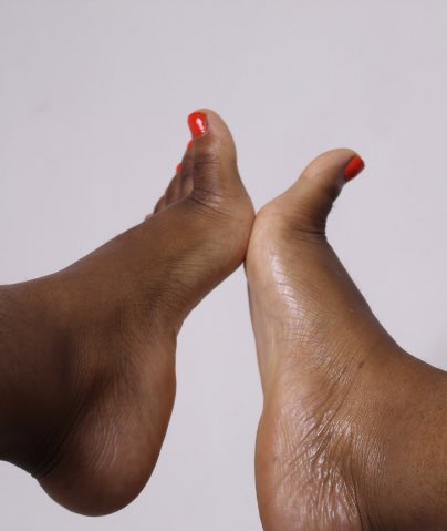 MelanatedToe's tweet photo. Feet in air. 
#feetfinder #feetfethish #ebonyfeet #feetpicsforsales #footpic #darkskinfeet #feet https://t.co/SREfkS9Rt4