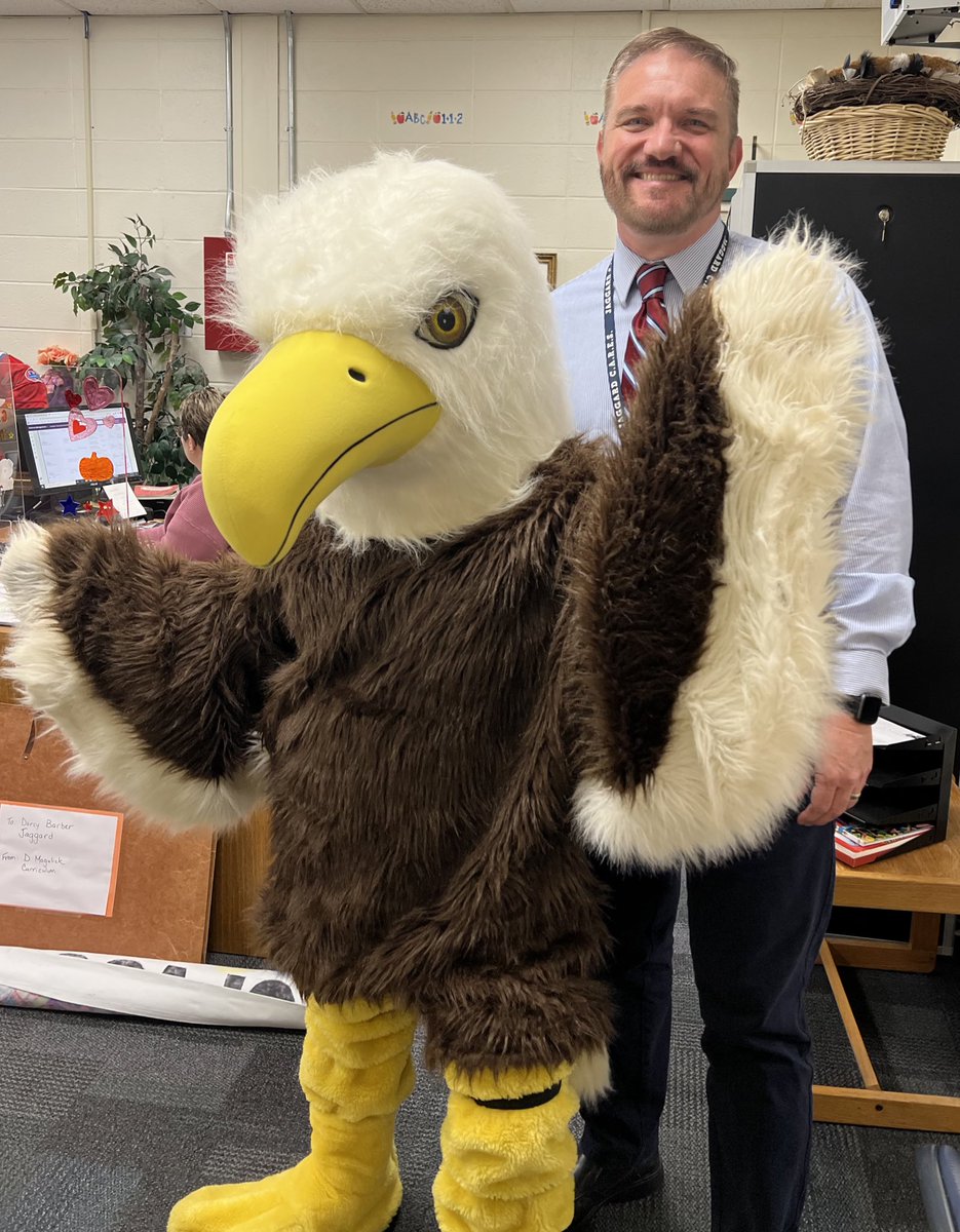 JaggardES_Princ's tweet photo. It’s official!  The Jaggard Eagle has been named!  Meet Jag the Eagle! @SuperEvesham https://t.co/irviXnvgoh