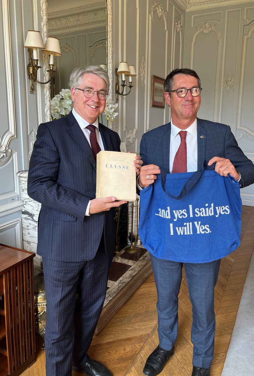 jmrouebferries's tweet image. Merry #Bloomsday2022, Ambassador Burgess! 
Leopold and Nora will always be welcome in Brittany! #Joyce #Guiness @IrlEmbParis @BrittanyFerries