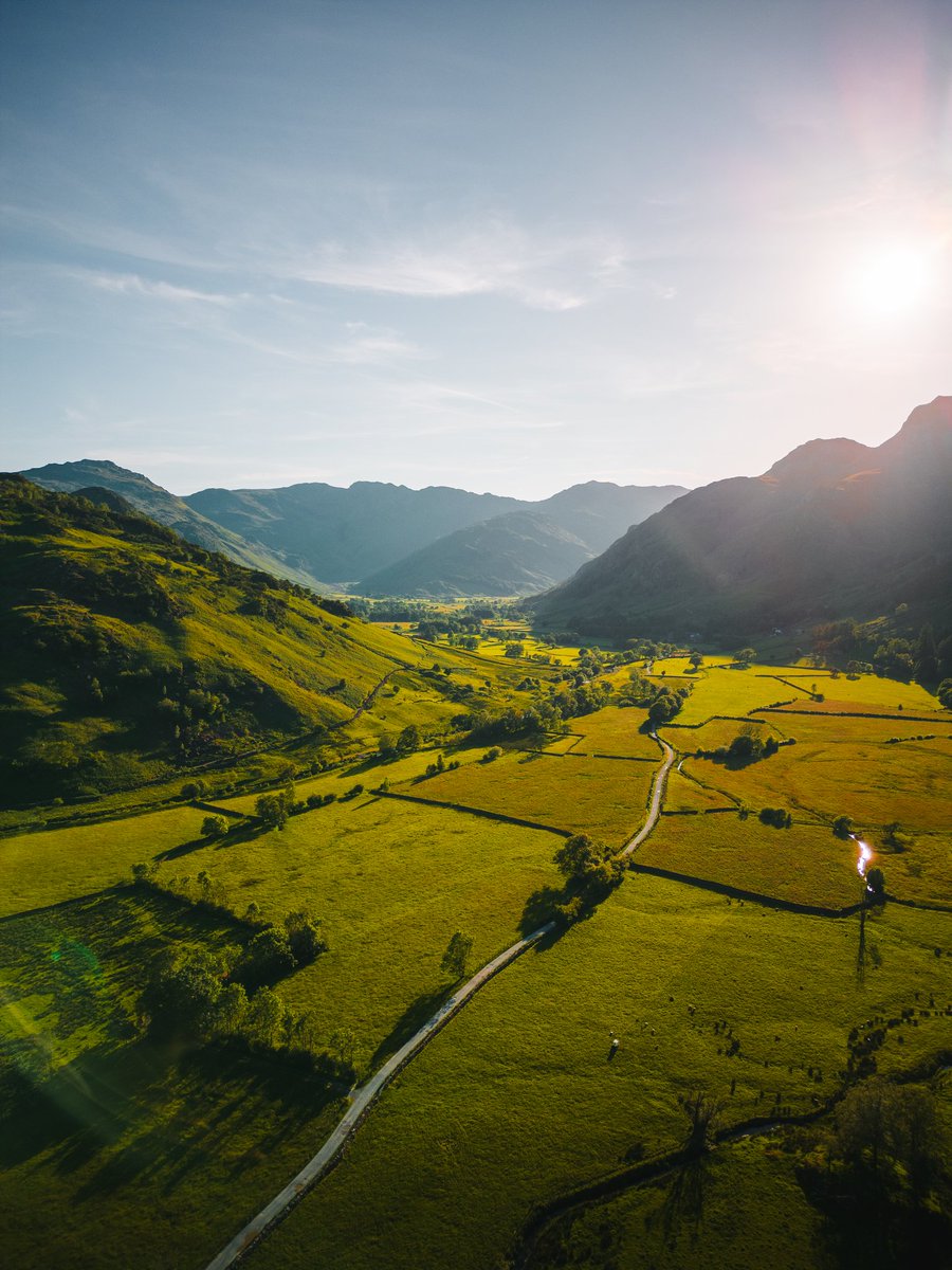 JoeThompsett's tweet photo. Golden hour in the Lake district.

#landscapephotography #photography #djimini3pro https://t.co/2fzpj83HWl