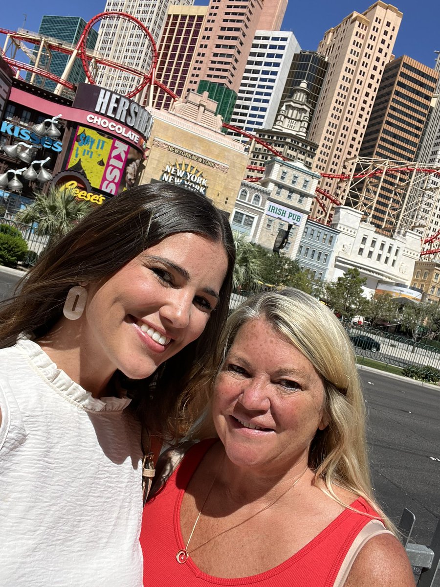 CyberKori's tweet image. Parents- take you kids to #CiscoLive.. 5 years ago I attended my first #CLUS with @SDN_Girl as a premed major who realized 2 years into college that I had no interest in being a doctor. This year I attended #CISCOLive2022 as a @Cisco SE. #WeAreCisco