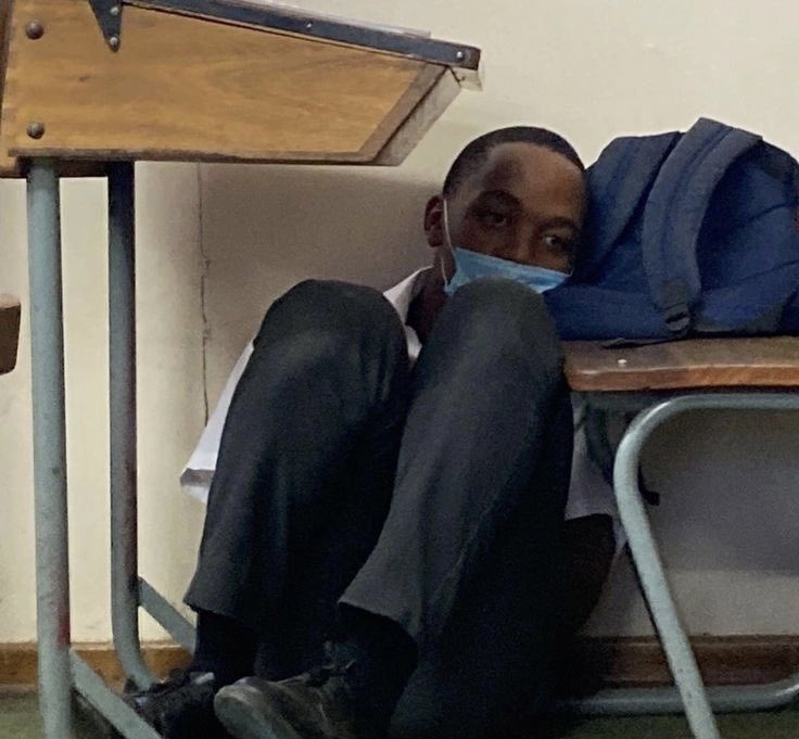 lauralou1se's tweet photo. me going into the psychology paper 3 exam and opening the paper and seeing it’s psychology paper 3 #ALevelPsychology https://t.co/0Vlia2eK5m