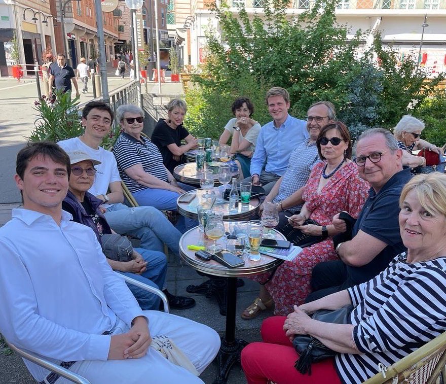 charlesrodwell_'s tweet photo. 🇫🇷 Union républicaine avec @MerckaertL, maire de @VilleMontigny78, et notre formidable équipe, hier sur le marché.

🗳 Un objectif : mobiliser pour dimanche !

🤝 Merci à Lorrain Merckaert, Nicolas About, @LaugierMichel et Jean-Luc Ourgaud pour leur soutien.

#Législatives2022 https://t.co/oJGszckaLK