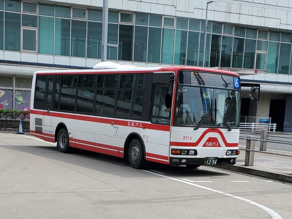 ぺん太郎 名鉄バス 8710 55 鳴海線 鳴海線を待っていると 一宮から知立へ転属してきた8710号車に当たりました この車両に乗り 篠の風三丁目 旧税務大学 へ 税務大学校名古屋研修所が東片端へ移転したため 名称変更となったようですね T