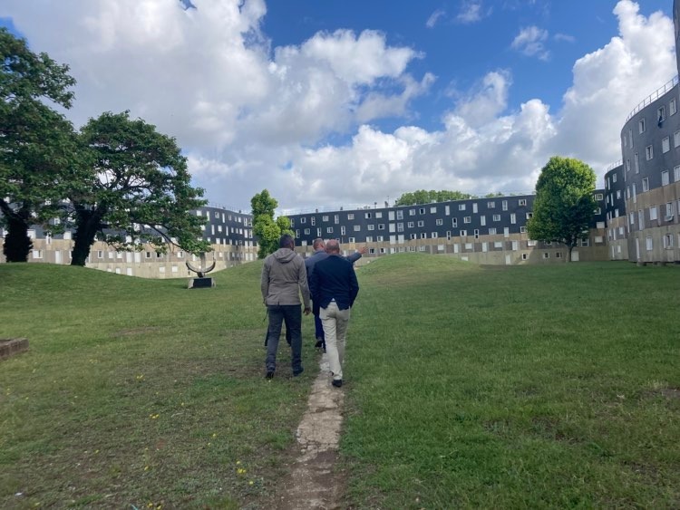 Réunion de lancement à Grigny, où le groupement mené par <a href="/gpamenagement/">gpamenagement</a> est lauréat du programme Démonstrateur de la Ville Durable de l'<a href="/ANRU/">anru</a> et de la <a href="/caissedesdepots/">Caisse des Dépôts</a>. Un projet passionnant pour inscrire la cité d'Emile Aillaud dans la transition écologique !