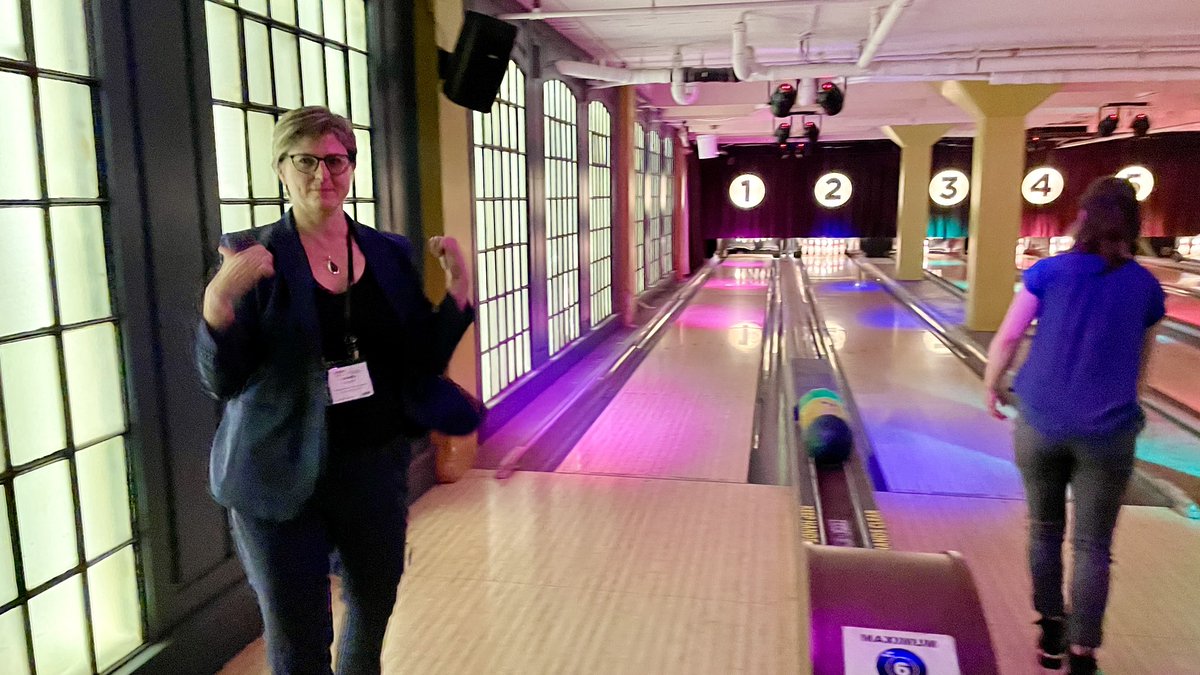 Many thanks to @LaurelSchafer and @RousseauxGroup for organizing a superb symposium at #CCCE2022. And a fun night of bowling at the organic mixer after - here’s @ArndtsenBruce and Laurel crushing strikes, honourable mentions to @LeitchLab @dstuartgroup @ianatonks @gilian_thomas
