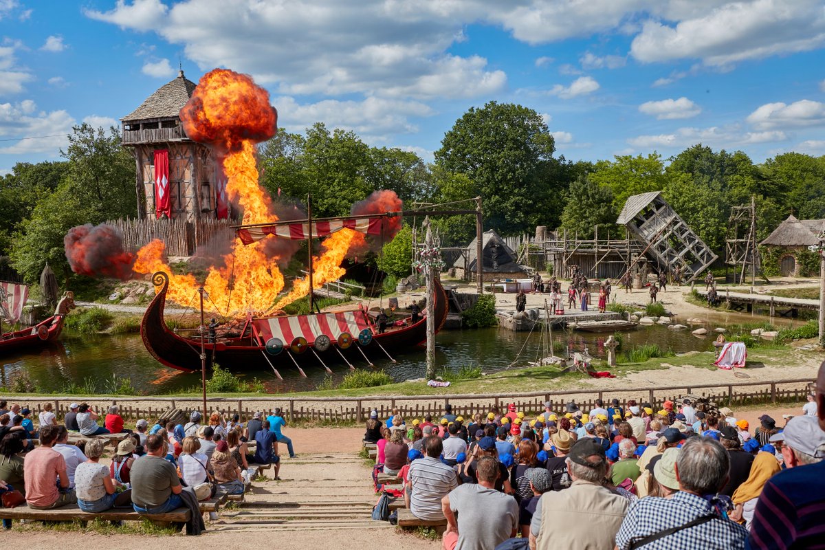 PuyduFou's tweet photo. Le Puy du Fou dans le top 3 mondial des parcs à thème ! 🎉

TripAdvisor vient de révéler le classement des Travelers' Choice, basé sur les notes des visiteurs du monde entier... Un seul mot : MERCI 😁 https://t.co/EvDNjB4uPV