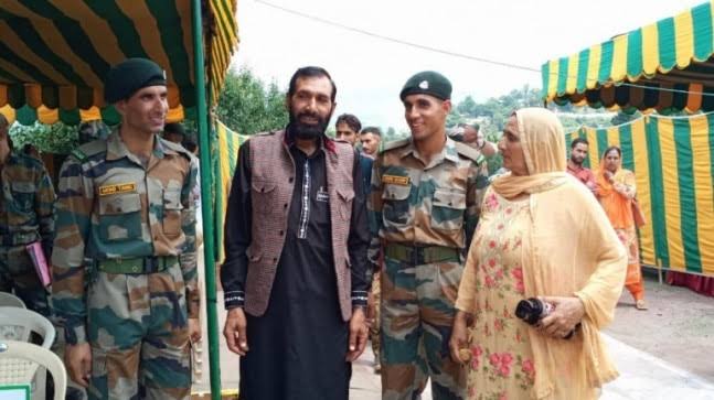 FerozAh15772360's tweet photo. He broke the promise he made to his mother, but he kept the promise he made to his motherland.

#TigerZindaHai

#FakhreKashmir

#FakhreHind https://t.co/elIH7DnXmC