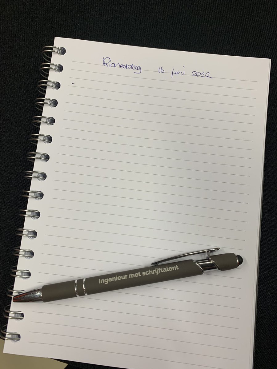 Chris🖋 tweet media