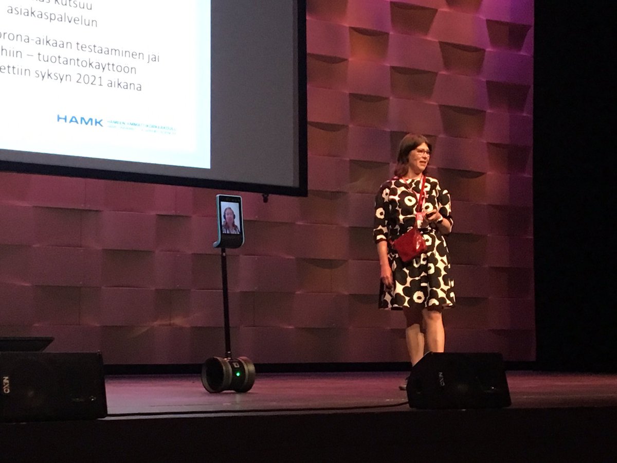 Etäläsnäoloa harjoittelemassa. 😄 #HAMK #kirjastopaivat