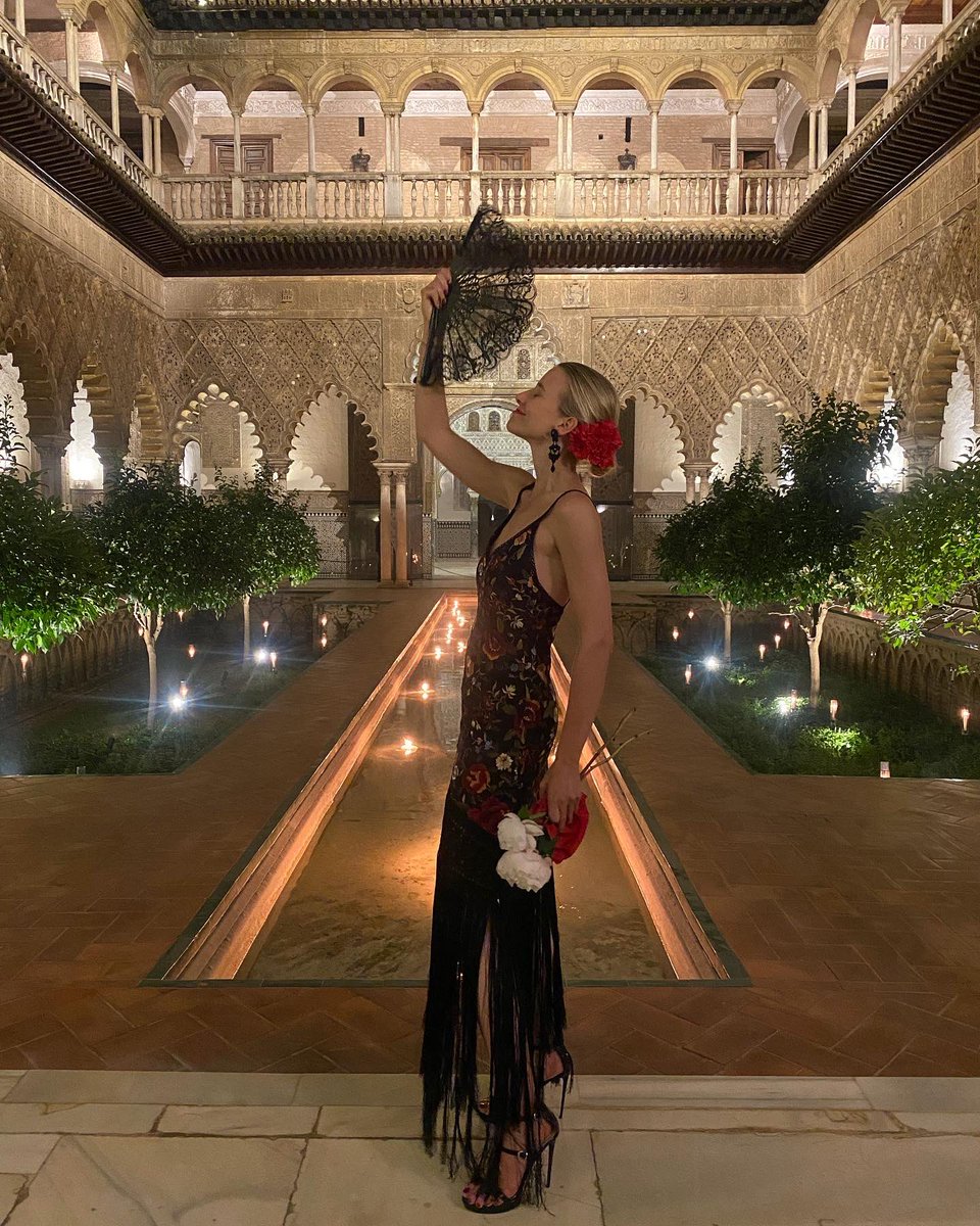 marialeonstyle's tweet photo. Una #noche mágica en mi querida ciudad, #Sevilla , de la mano de @Dior #DiorCruise #DiorCruise22 😍💃😍 #MariaLeonStyle #Moda #Fashion #sevillanadepuracepa #MariaLeonTravels #RealAlcazar @sevillaciudad #PatrimonioCultural #Arte #Cultura🐞❤️✨ https://t.co/VYKQL6hFUQ