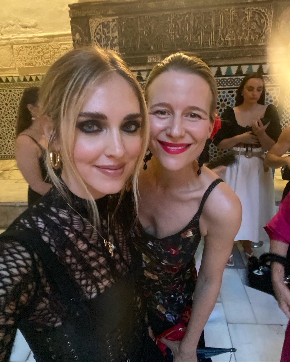 marialeonstyle's tweet photo. Una #noche mágica en mi querida ciudad, #Sevilla , de la mano de @Dior #DiorCruise #DiorCruise22 😍💃😍 #MariaLeonStyle #Moda #Fashion #sevillanadepuracepa #MariaLeonTravels #RealAlcazar @sevillaciudad #PatrimonioCultural #Arte #Cultura🐞❤️✨ https://t.co/VYKQL6hFUQ