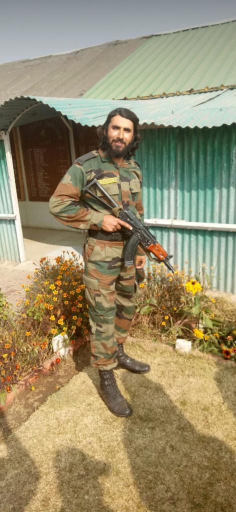 FerozAh15772360's tweet photo. 10 soldiers lead wisely will beat a 100 without a head.

#TigerZindaHai

#FakhreKashmir

#FakhreHind https://t.co/WVp9T0elLK