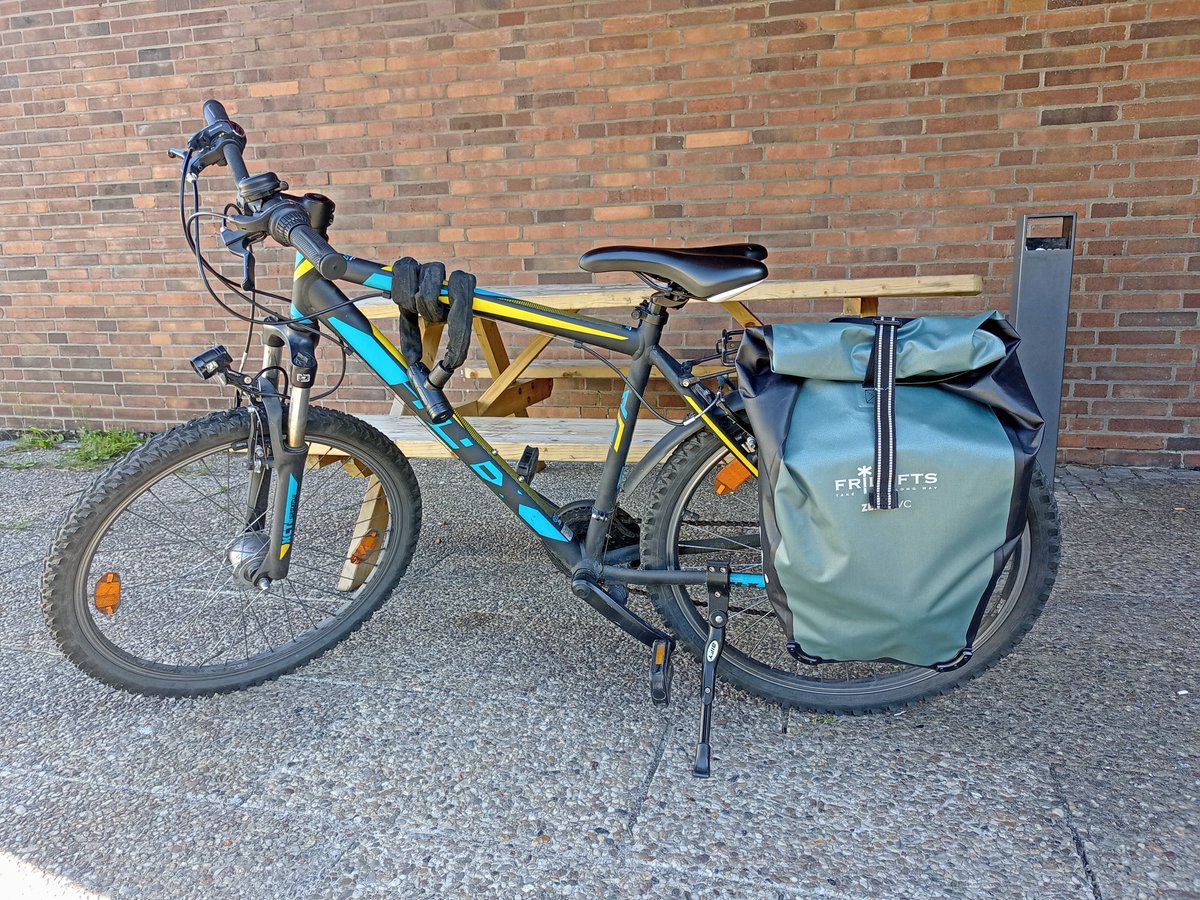 DrMeghaTyagi's tweet photo. I love my new bike and also love the part that how easy it is to carry it on a metro as a part of my daily travel to the University 😍😌🚲
I wish do to the same once I return back home! 
#cyclinglife #cyclefriendlycities #Berlin #bikecommute https://t.co/rnCcxghAqE