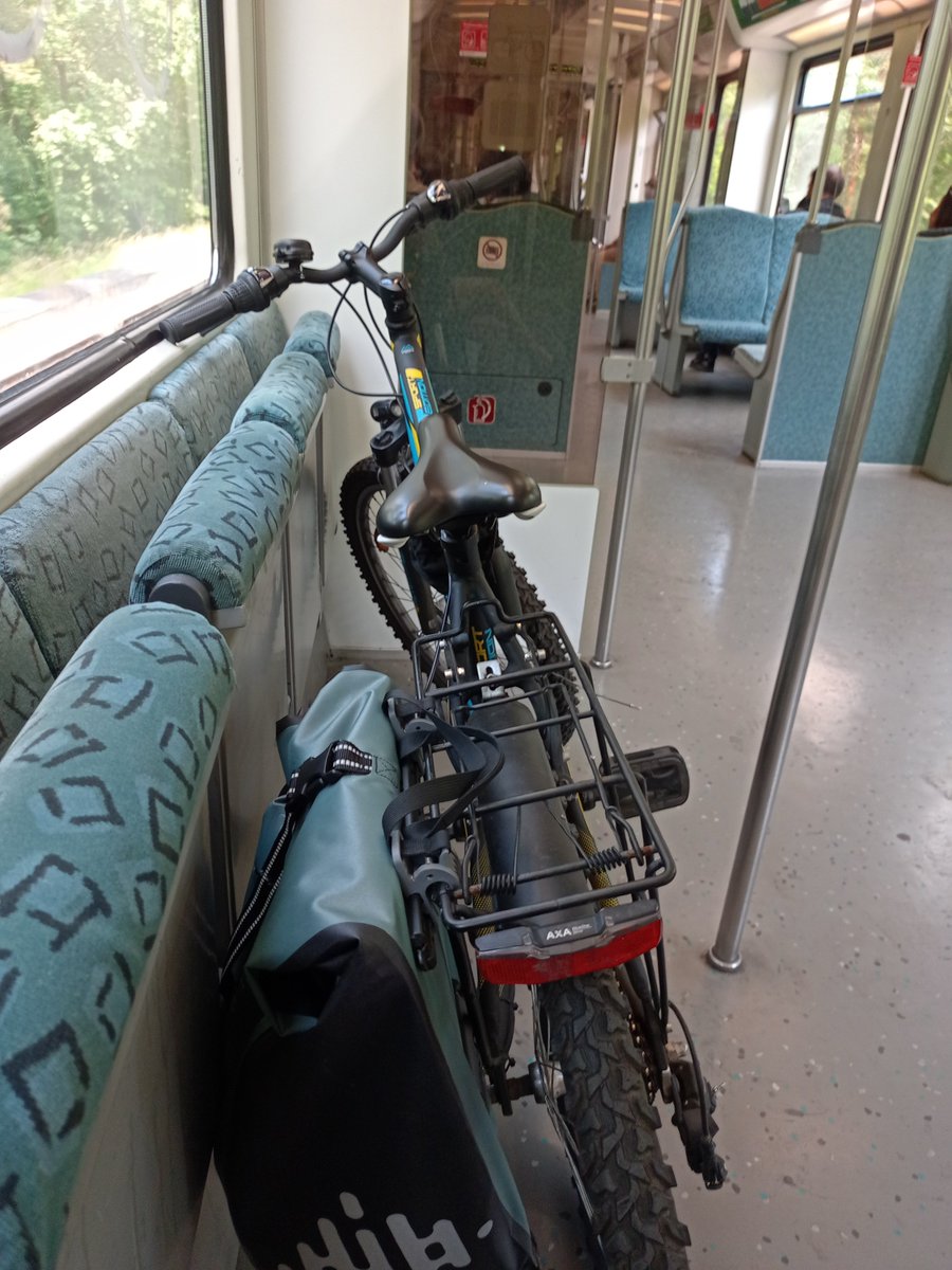 DrMeghaTyagi's tweet photo. I love my new bike and also love the part that how easy it is to carry it on a metro as a part of my daily travel to the University 😍😌🚲
I wish do to the same once I return back home! 
#cyclinglife #cyclefriendlycities #Berlin #bikecommute https://t.co/rnCcxghAqE