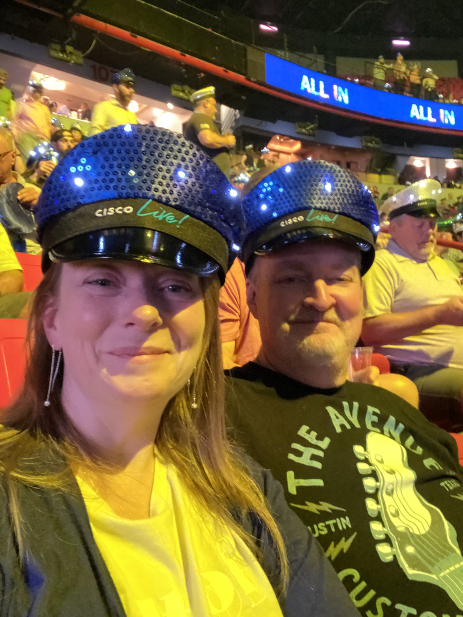 jlcjohns's tweet photo. @CiscoLive Concert has begun!! #CiscoCouple #CISCOLive2022 https://t.co/zbckKE0YX0