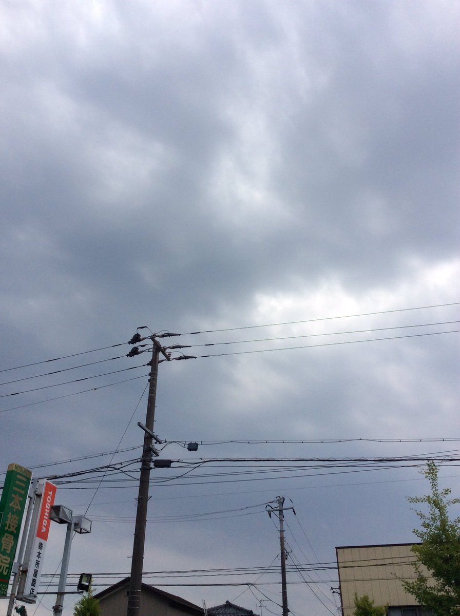 honjoyainc's tweet photo. #加茂市 はくもり☁︎
今にも泣き出しそうな空です
湿度も高くてじっとり💦

洗濯物もスッキリ乾かない日ですよね👕
#コインランドリー のガス乾燥でフワフワにしませんか？

#サーキュレーター や #扇風機 で風を送るのもいいです😊店展示あります🍃

#イマソラ #企業公式が毎朝地元の天気を言い合う https://t.co/I1fhRhJi27