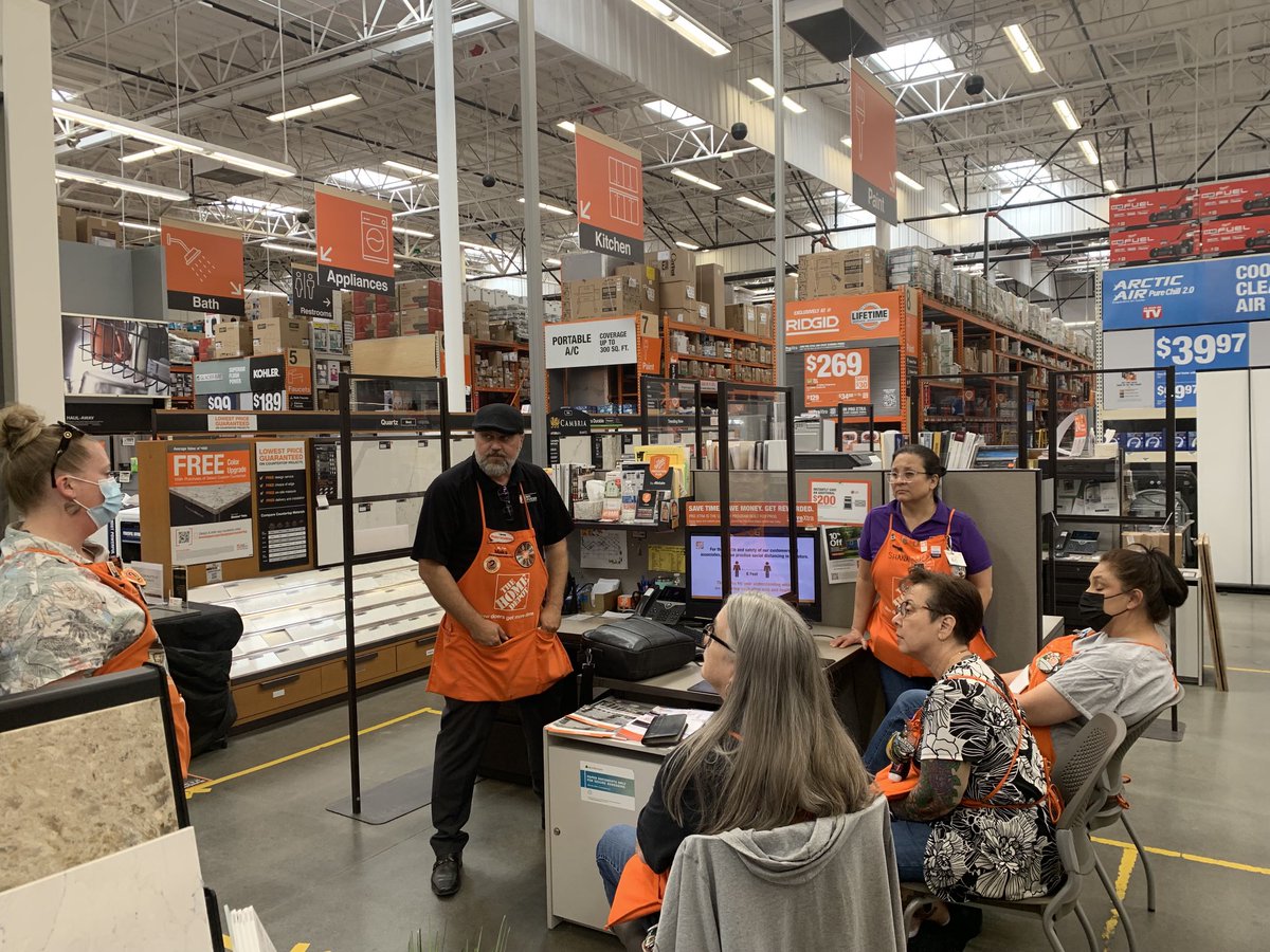 CmonteiroThd's tweet photo. We were thrown some lemons, but made them into lemonade. Thanks to Maks and Samantha for a successful store visit @ 1043. Awesome PK with Annie, Desiree, Theresa and Shana. #GoodVibes #OneTeam https://t.co/RwWdq57OiO