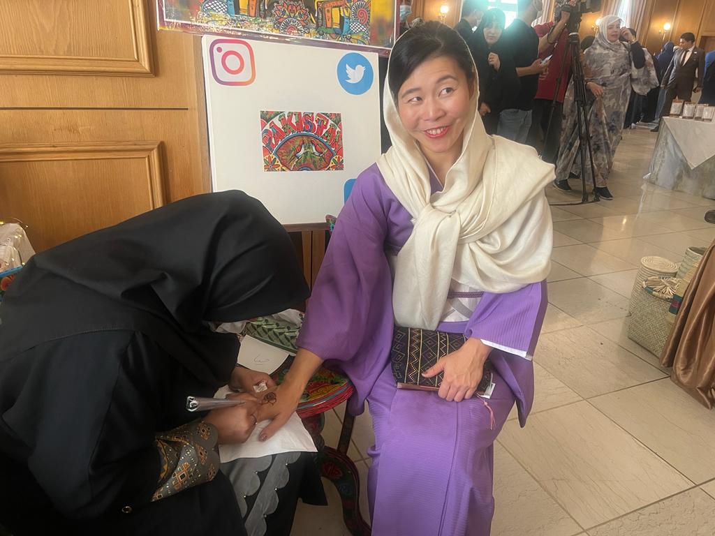 Display of #Pakistani food, handicrafts &amp; clothes by (Pakistani) Diplomatic Ladies Club for a charity bazar <a href="/IPIS_Iran/">IPIS</a> on 15th June, 2022 . Mrs. <a href="/Amirabdolahian/">H.Amirabdollahian امیرعبداللهیان</a> visited Pakistani stall &amp; appreciated 🇵🇰 products.
<a href="/ForeignOfficePk/">Ministry of Foreign Affairs - Pakistan</a>
<a href="/epwing_official/">External Publicity Wing (EPW)</a>