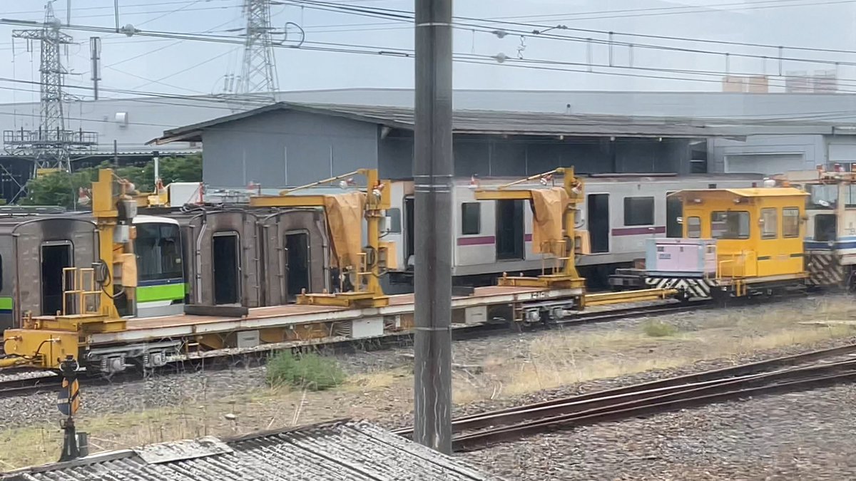 Rail_Channel's tweet photo. 2022.6.16の #北館林
#8117F は見える範囲で残り4両
#351F に隠れて8917号車と8017号車がいますが内装撤去中。都営10-300形10-430Fは相変わらずで、九段下で出会っていると思われる強引な2ショット

#8000系 #半蔵門線 #田園都市線 #スカイツリーライン #都営新宿線 https://t.co/ynaILt0pd9