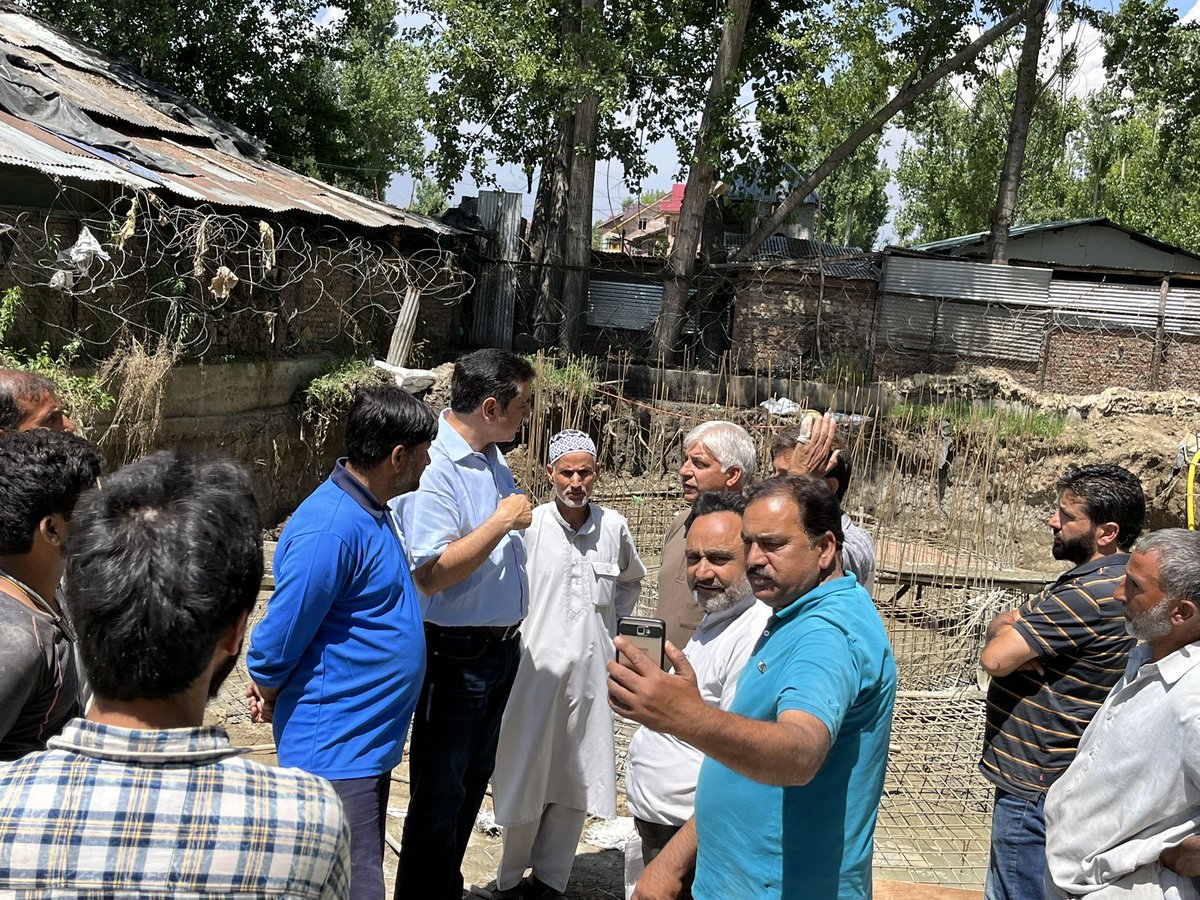 Zaffermir's tweet photo. Thankful to government for final approval and kick start of water supply schemes under JJM. Four OHT with capacity of almost 2lac gallons and two filtration plants , alongs with 22 kms of pipeline from Novhard Chadoora to Noubug.
#officeoflgjandk @DC_Budgam #xnchadoora #pibwater https://t.co/cbbHOcAM8O