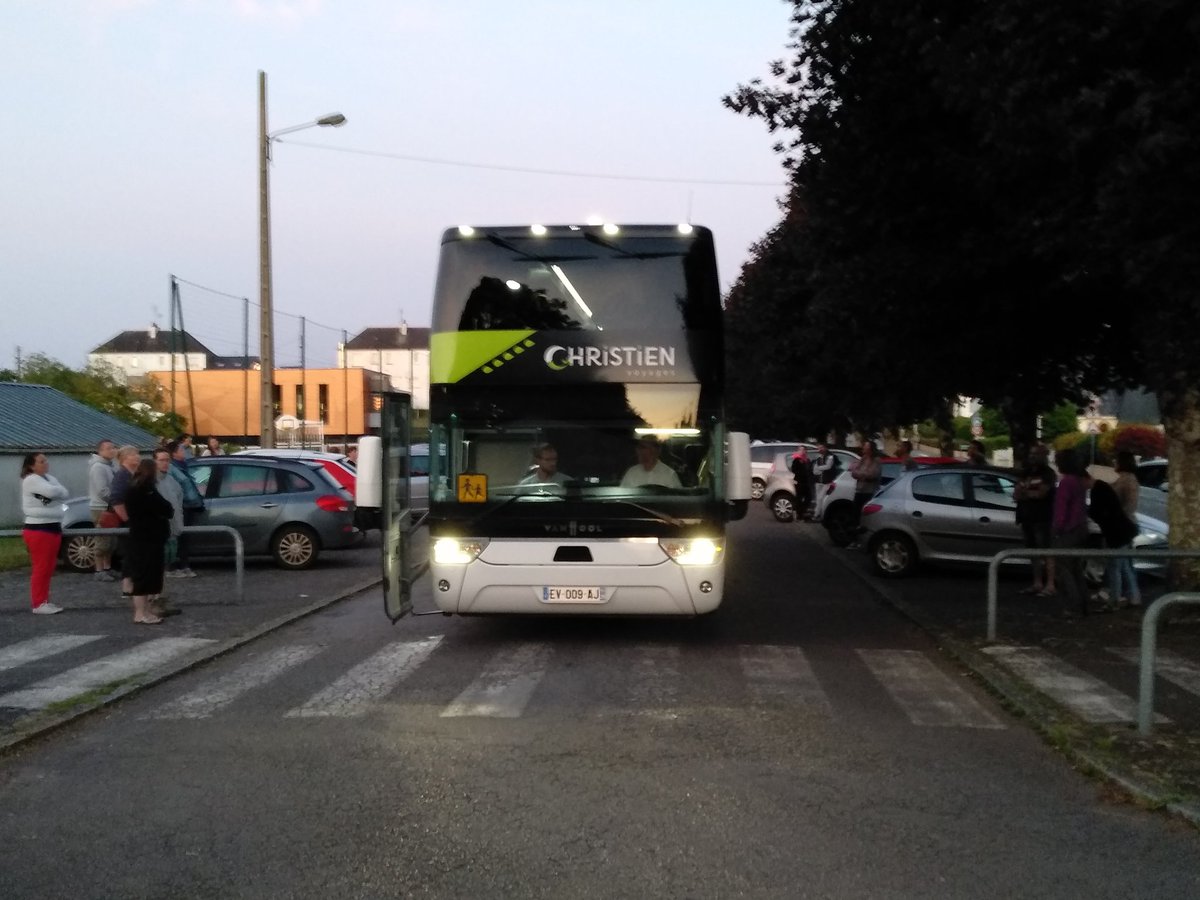 Départ de bon matin direction Versailles pour l'ensemble des 5ème pour 2 jours. Au programme, la visite du château et des jardins et le soir l'opéra royal de Versailles pour une représentation du Bourgeois Gentilhomme. 💯%EAC. <a href="/emmanuel_ethis/">Emmanuel Ethis</a> @DAACBretagne <a href="/56_bef_ouest/">Bassin Éducation Formation 56 OUEST</a>