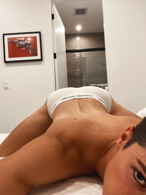 -You walk in and see this&hellip; https://t.co/XWDsTsqOAB