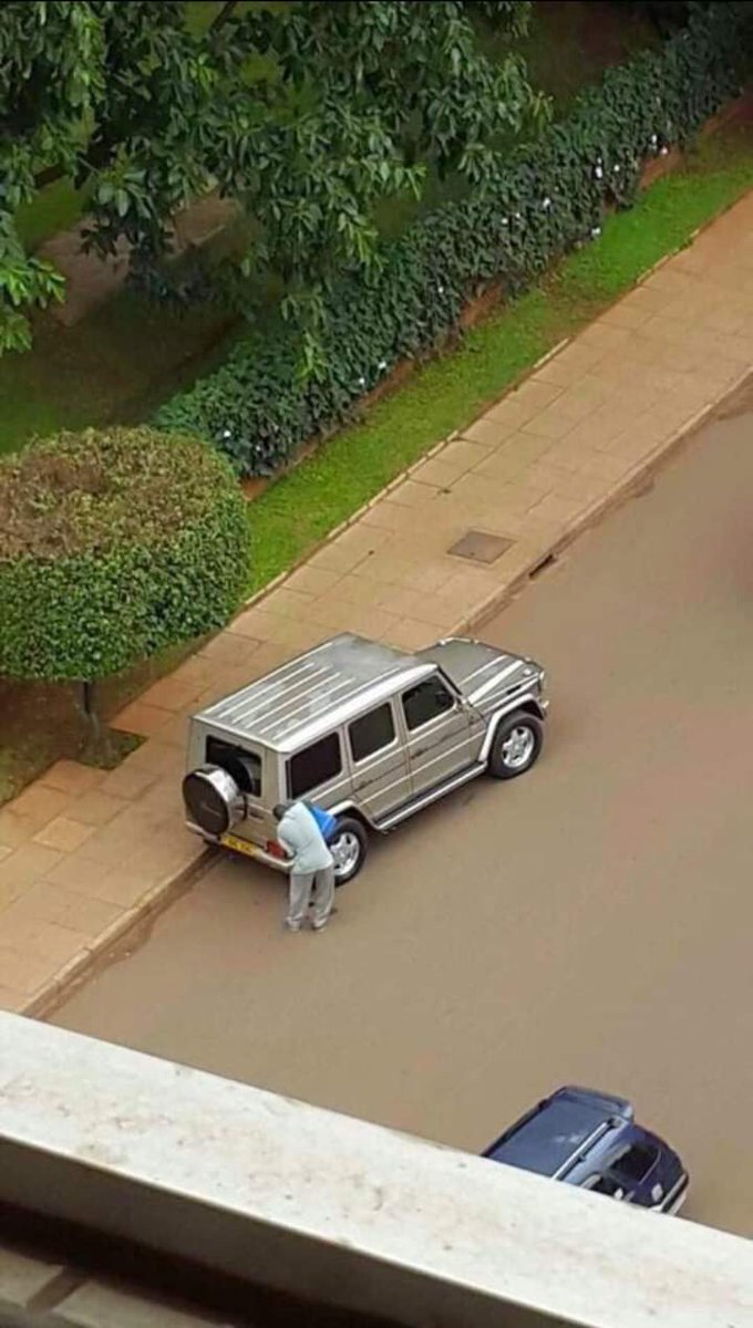 SuunaKing_James's tweet photo. 2.4bn cars 600,000/= full tank , 800bn to M7 with over 40 convoy cars , all MPs given fuel allowances and 40m.
Let's raise our voices against the two groups
#M7MustResign #WeDontNeedMPs https://t.co/WxXoRhHT2v