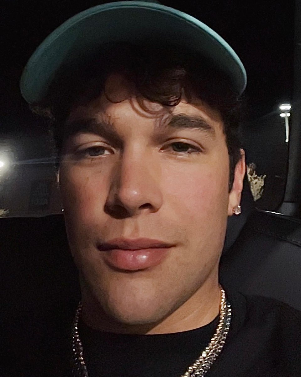 16.06 | Austin Mahone via Instagram (austinmahone).