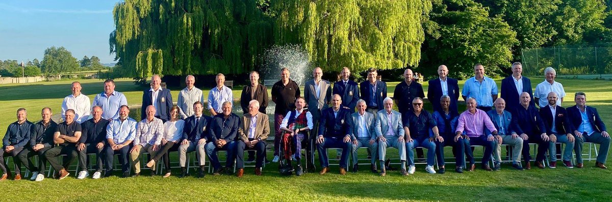 Martin Johnson arranged a 97 Lions reunion!🙌🦁🏉

Fantastic to see the big man front and centre!👊<a href="/MNDoddie5/">My Name'5 Doddie Foundation</a> <a href="/lionsofficial/">British & Irish Lions</a>