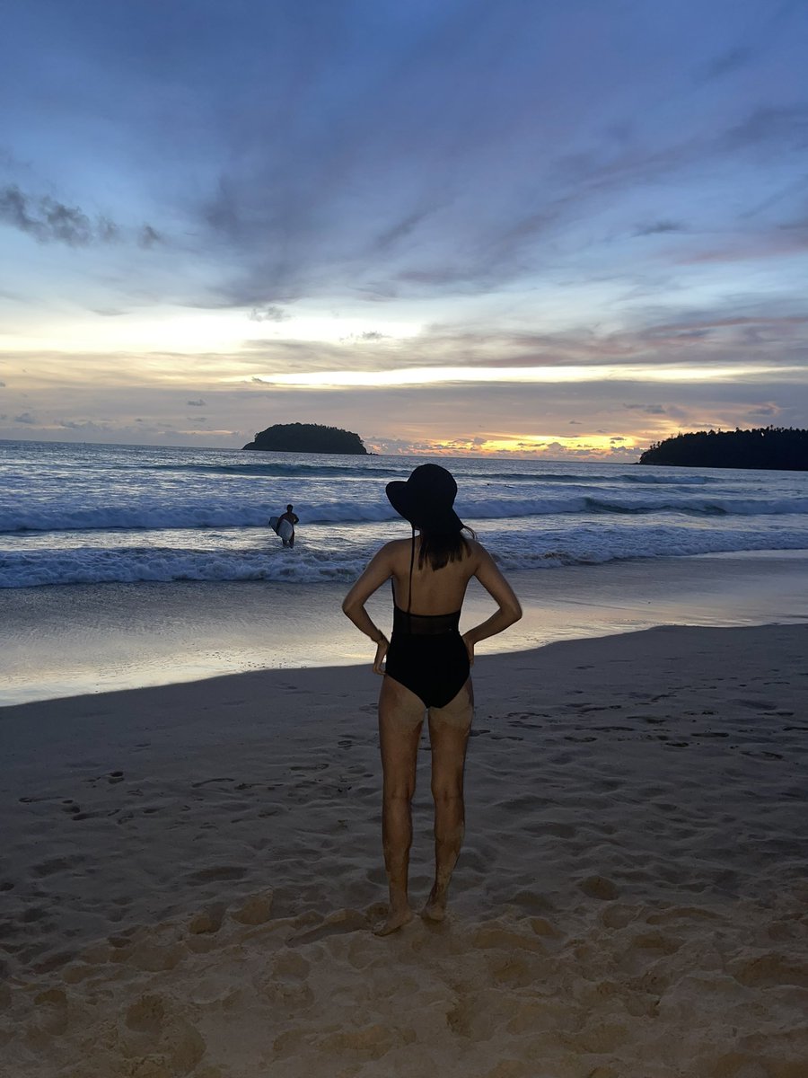 ainadaap's tweet photo. Life is good at the beach. 💙 https://t.co/SK2gKgt7gR