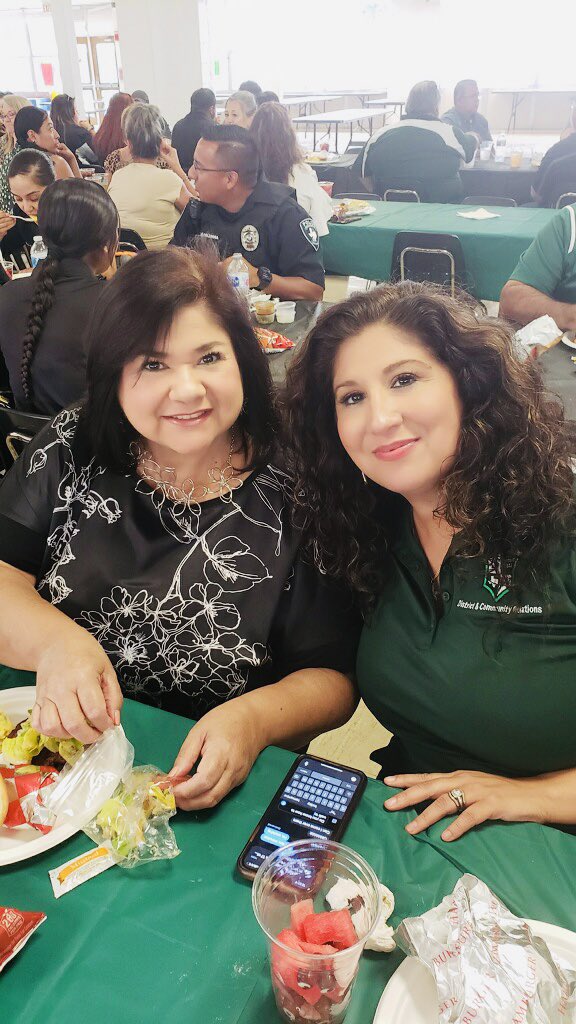 RGCA's tweet photo. At #SWISD Employee Summer picnic. Sat with this beauty, our Public Information Officer @JennySuniga Thanks for keeping me company! #swstrong https://t.co/czZ2h2ixFp