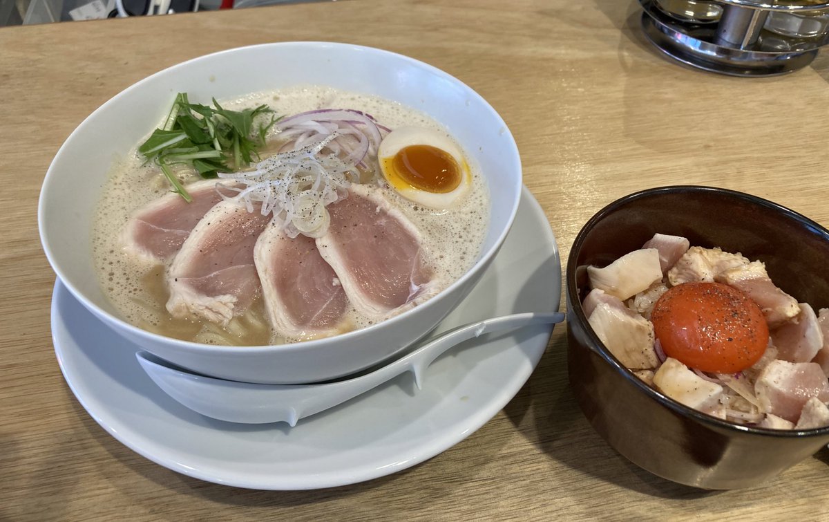 レアな鶏チャーシューが乗っているラーメンを食べたら高熱が カンピロバクターに感染すると危険なので生は食べるな Togetter