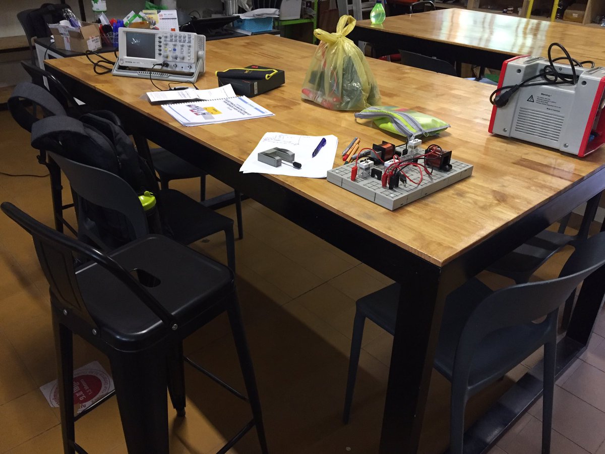 rith_oudom's tweet photo. Demo how coil store Energy and implement into ignition system : spark plug that our motorcycle and car. #iteachphysics #cambodia https://t.co/H8qwX1ggAx