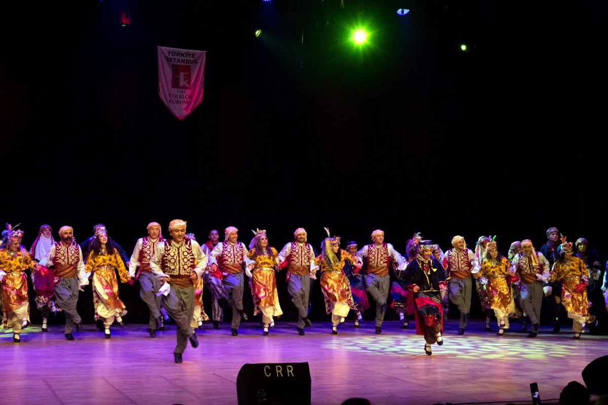 TFKturkey's tweet photo. Folklor Kurumu Derneğimiz; İki yıllık zorunlu salgın molasının ardından, 12 Haziran 2022 akşamı Cemal Reşit Rey konser salonunda kültür ve sanatseverler ile yeniden kucaklaştı.
https://t.co/sk5Fyw9tWn https://t.co/h3l90PARPH