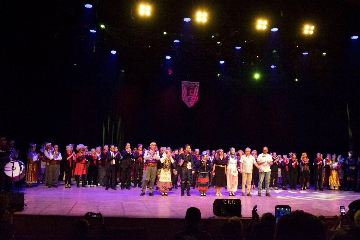 TFKturkey's tweet photo. Folklor Kurumu Derneğimiz; İki yıllık zorunlu salgın molasının ardından, 12 Haziran 2022 akşamı Cemal Reşit Rey konser salonunda kültür ve sanatseverler ile yeniden kucaklaştı.
https://t.co/sk5Fyw9tWn https://t.co/h3l90PARPH
